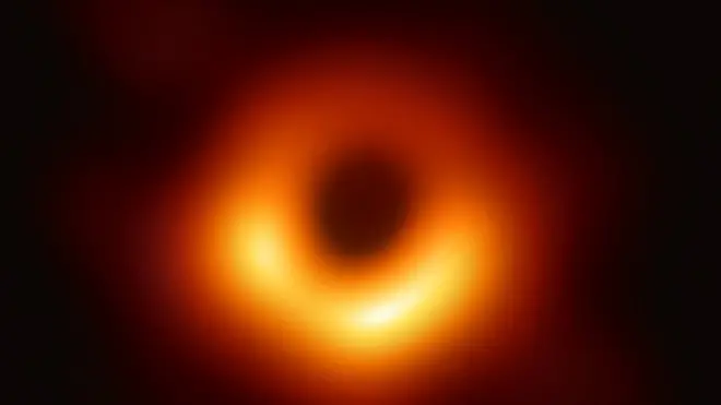 Istorijska, prva fotografija crne rupe