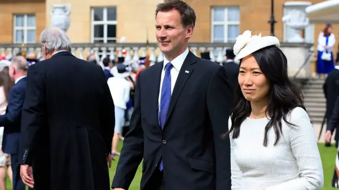 Джереми Хант с женой.