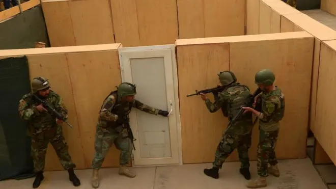 دا عکس دوه کاله مخکې اخیستل شوی، افغان ځانګړي ځواکونه د تمرین په حال کې دي