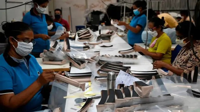 රටට ඩොලර්ගෙන ඇඟළුම් සේවකයින්ට රුපියල් 1000ක දෛනික වැටුපක් දිය නොහැකිද?