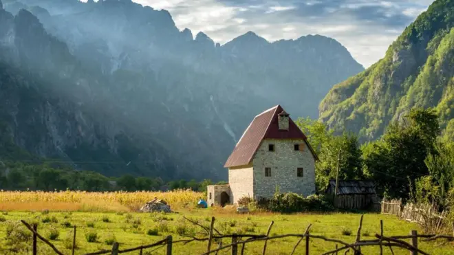 Arnavutluk'ta bir dağ evi