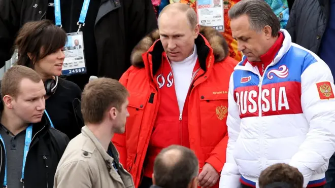 Президент Володимир Путін та міністр спорту Віталій Мутко під час ігор у Сочі. Владу Росії звинувачують у покриванні вживання допінгу на тих змаганнях