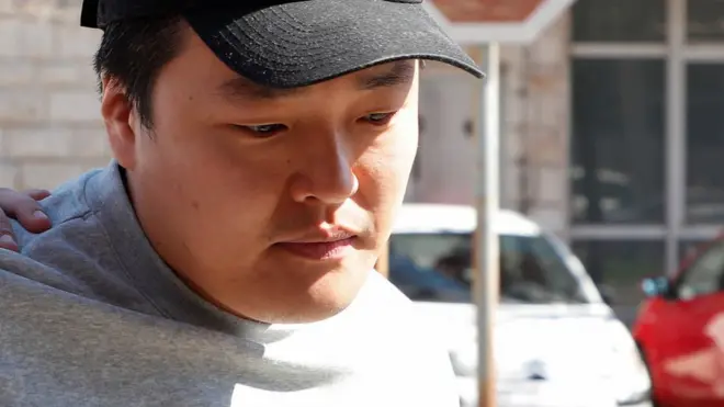 Osumnjičeni Do Kvon prilikom privođenja u Crnoj Gori