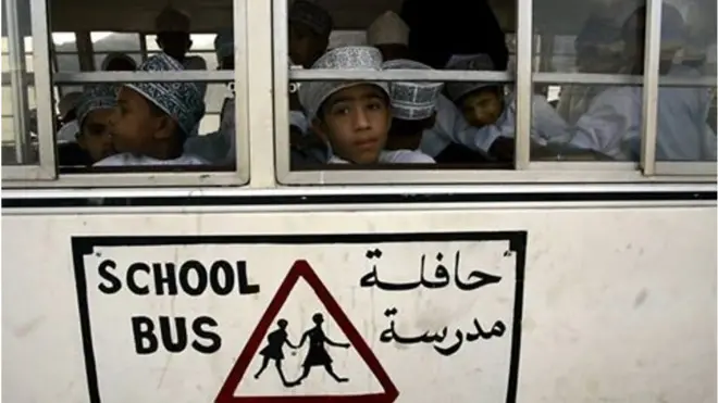 حافلات المدارس أم حافلات الموت؟