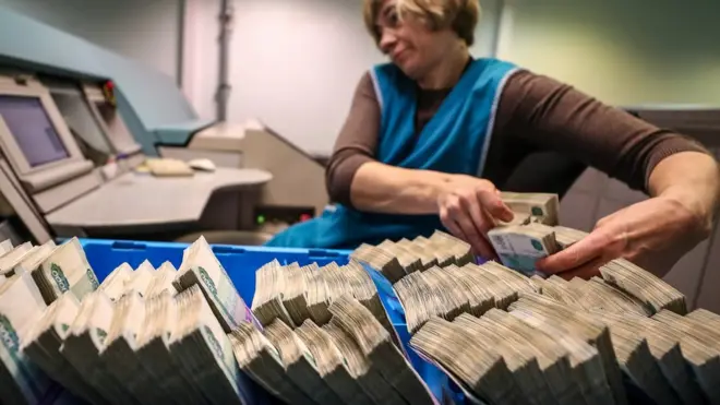 На исполнение нового "майского указа" власти дополнительно потратят 8 трлн рублей