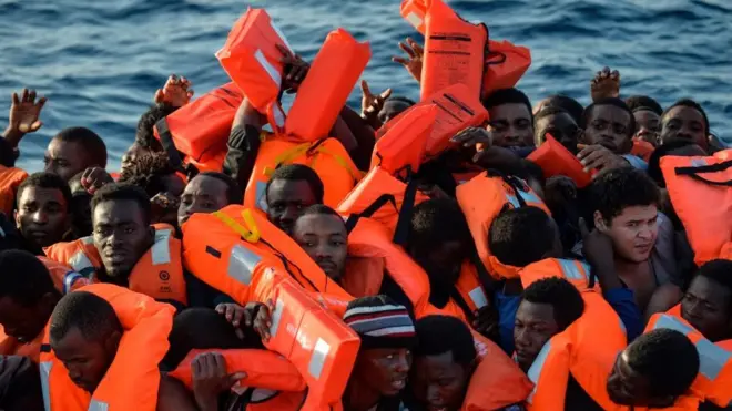 Des migrants recueillis dans une situation difficile en Méditerranée.