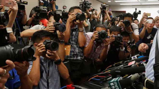 Айрым журналисттик уюмдар сөз эркиндигине кысым башталды деген тынчсыздануусун билдирүүдө