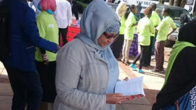 Muna Maxamed Diirshe waxay qortay buugga Dumar iyo Dareen