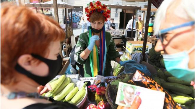 Українська економіка не зростає не лише через коронакризу, але й через попередню політику НБУ, вважають в уряді