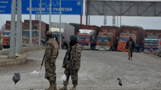 پاکستان له نږدې لسو ورځو راهیسې له افغانستان سره د تګ راتګ لارې تړلې دي.