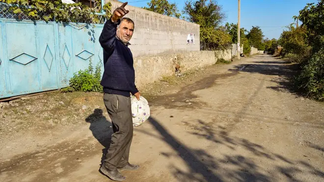 Житель Цопи с ностальгией вспоминает советское время. Здесь работал мраморный карьер, была своя пекарня, баня и канатная дорога