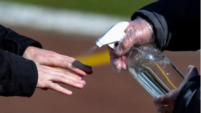 En Russie, mort pour avoir avalé du désinfectant pour les mains