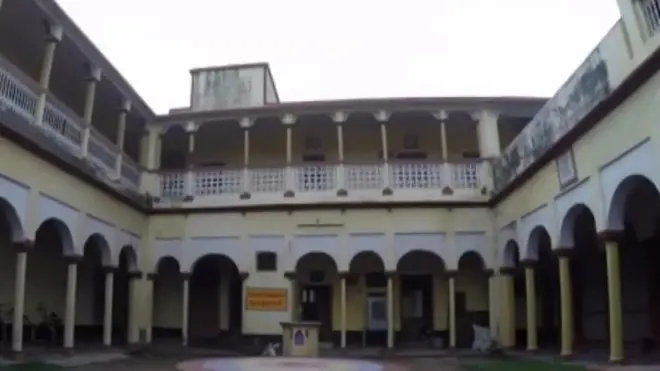 موکش بھون میں کوئی جانے کے لیے نہیں آتا