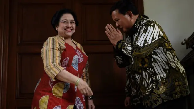 Selepas pertemuan, Megawati menyiratkan ada pembicaraan yang terkait pemerintahan mendatang.