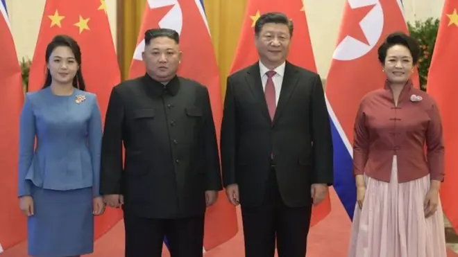 2019年1月，金正恩第四次访问中国，与习近平会面。2月，他经过中国到越南与美国总统特朗普第二次高峰会。