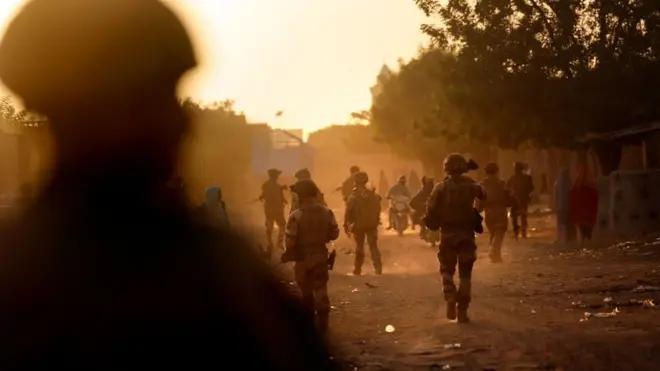 جنود فرنسيون يقومون بدوريات في شوارع غاو في مالي