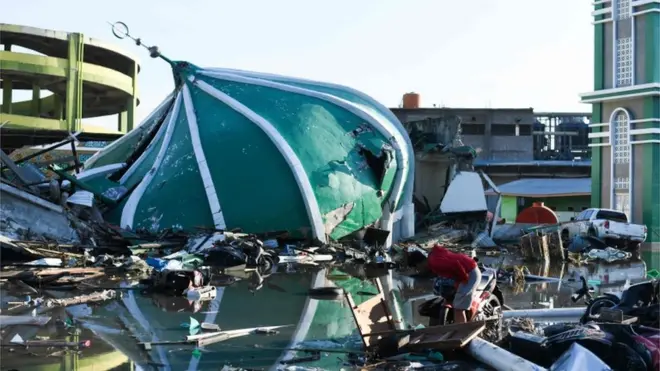 インドネシア津波 「驚きの発見」で仕組み解明へ - BBCニュース