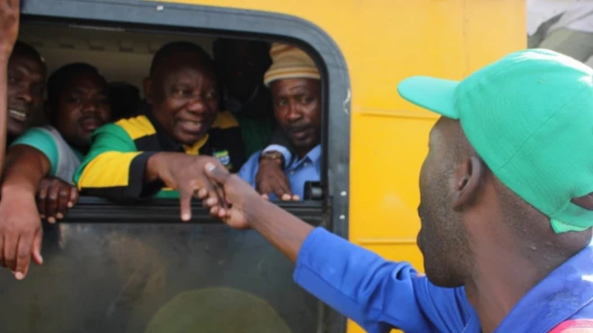 رامافوسا چار گھنٹے تک ٹرین میں پھنسے رہے