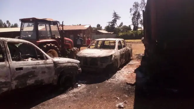 በሆሮ ጉዱሩ ዞን ሆሮ ቡሉቂ በምትባል ወረዳ ውስጥ የሚገኝ 7 መስሪያ ቤቶችን የያዘ የወረዳ ጽ/ቤት መቃጠሉን የዞኑ ኮሚኒኬሽን ቢሮ ኃላፊ ለቢቢሲ ተናግረዋል።