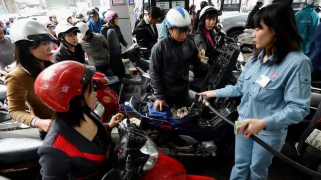 Bộ Tài chính mới đây đề xuất phương án tăng thuế bảo vệ môi trường với các mặt hàng xăng dầu.