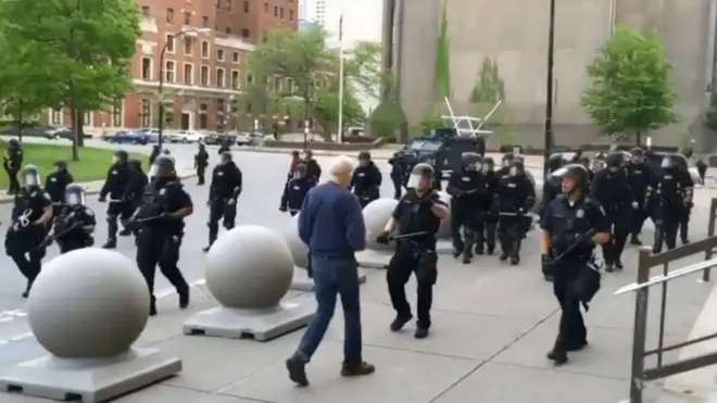 وحدة مكافحة الشغب في بافلو