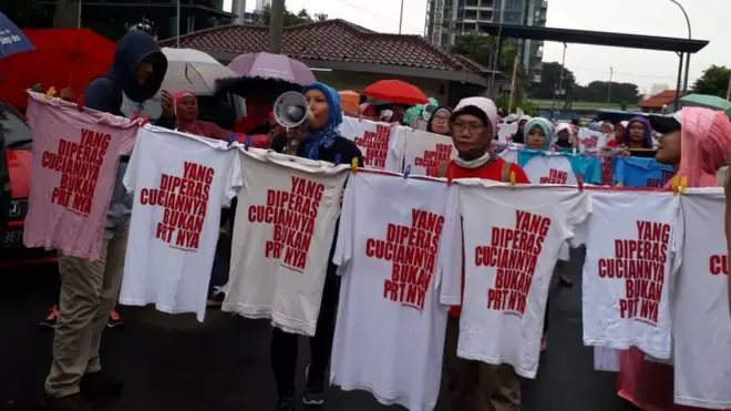 Pekerja rumah tangga memperingati hari PRT yang jatuh pada 15 Februari.