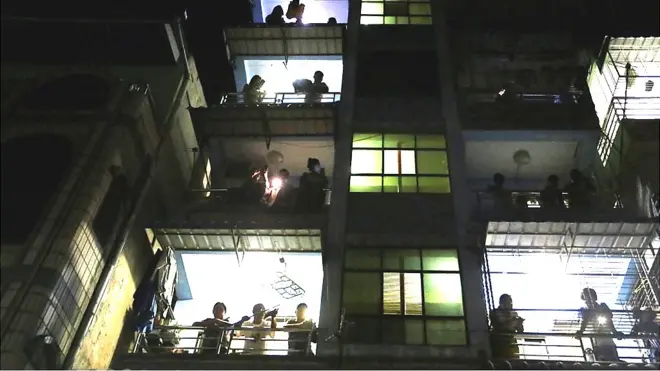 احتجاجات بالأواني ضد الانقلاب العسكري في ميانمار