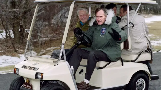 Jeljcin (levo) i Buš (za volanom) u Merilendu 1. februara 1992. godine, kada su potpisali kraj Hladnog rata