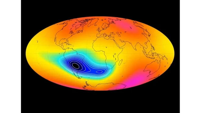 แผนที่แสดงอาณาเขตของ Southern Atlantic Anomaly (สีน้ำเงินและสีฟ้า) ซึ่งกำลังขยายตัวสู่แอฟริกาใต้