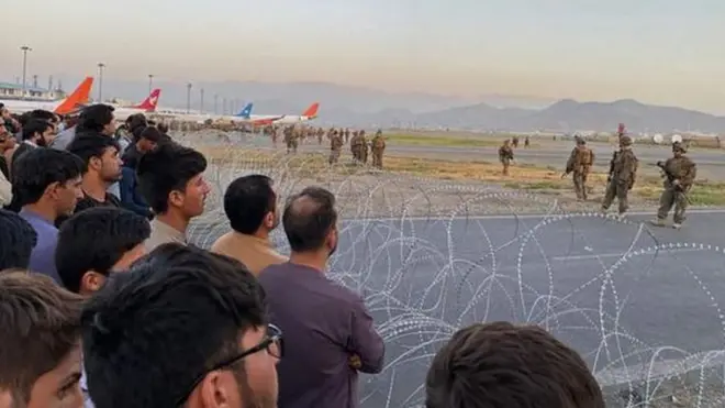 US troops take over airport