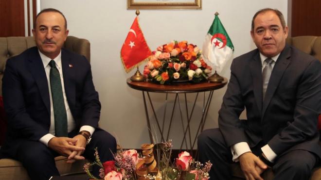 وزير الخارجية الجزائري صبري بوقادوم يستقبل نظيره التركيمولود تشاويش أوغلو لبحث التصعيد العسكري في ليبيا