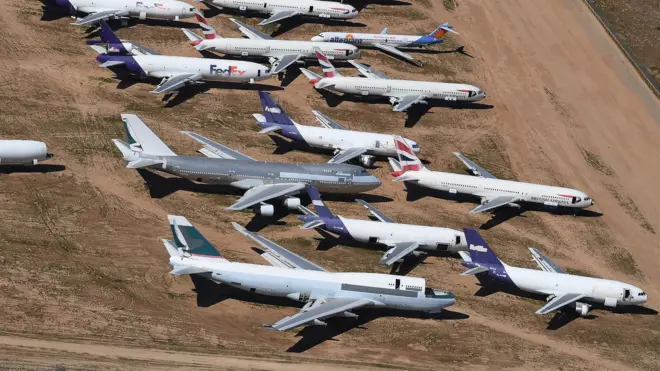 美国维克多维尔南加州物流机场“飞机坟场”上半拆毁的前国泰、英航与联邦快递飞机（28/3/2019）