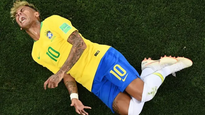 Neymar menghabiskan banyak waktu terkapar di lapangan selama pelaksanaan Piala Dunia 2018 di Rusia.