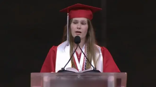 Paxton cambió el guion de su discurso de graduación para hablar sobre el aborto en Texas.