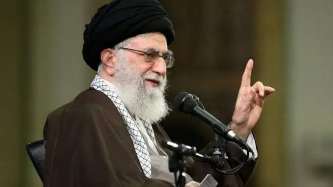 قال خامنئي إن بريطانيا تسببت بكثير من البؤس لشعوب الشرق الأوسط