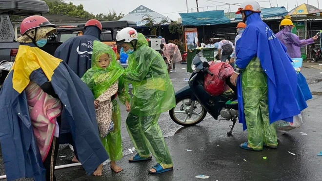 Trẻ em trong thảm cảnh 'tháo chạy về quê'