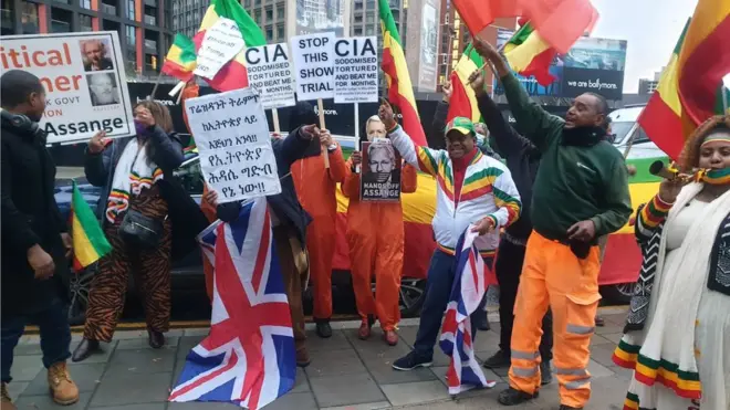 Lammiilee Landanitti mormiif bahan