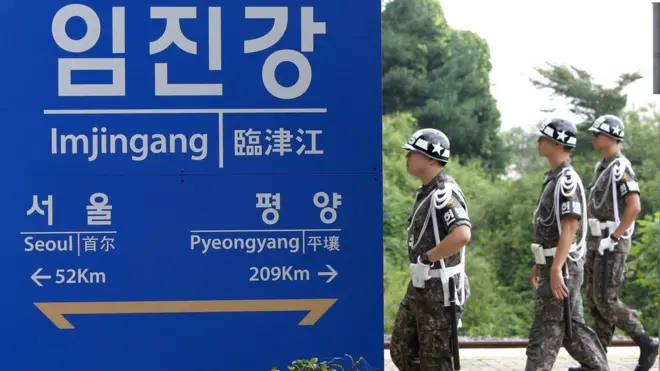 Şimali Koreya ilə sərhəddə Cənubi Koreya əsgərləri gözətçilik edir