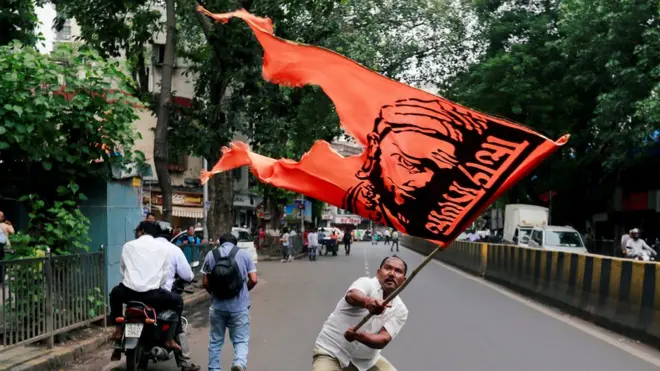 मराठा आंदोलन, आरक्षण की मांग, दलित के खिलाफ