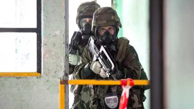 సైనికులు