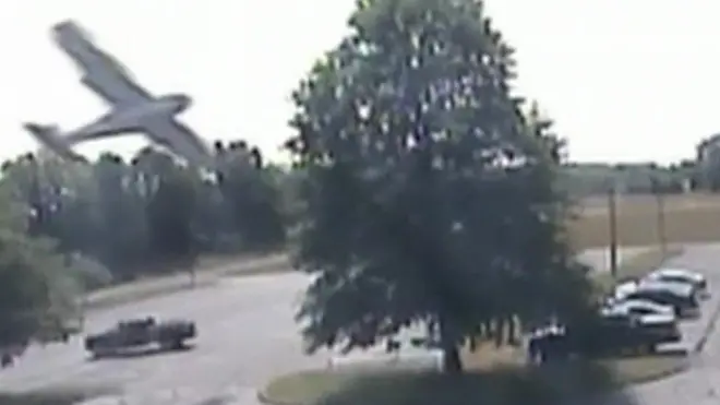 طائرة تحاول الهبوط