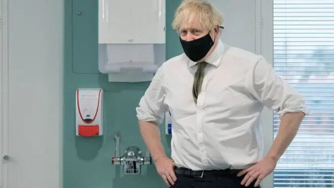 El primer ministro Boris Johnson dice que cree que Reino Unido está entrando "en la última fase de la lucha" contra el coronavirus.