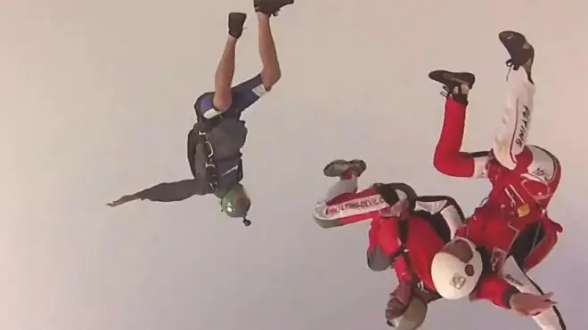 سوئٹزرلینڈ کے شہر جنیوا میں پیرا گلائیڈنگ کے سنسنی خیز مقابلوں میں حصہ لینے کے لیے دنیا کے بہترین ’ہوائی کھلاڑی‘ پہنچ گئے ہیں۔