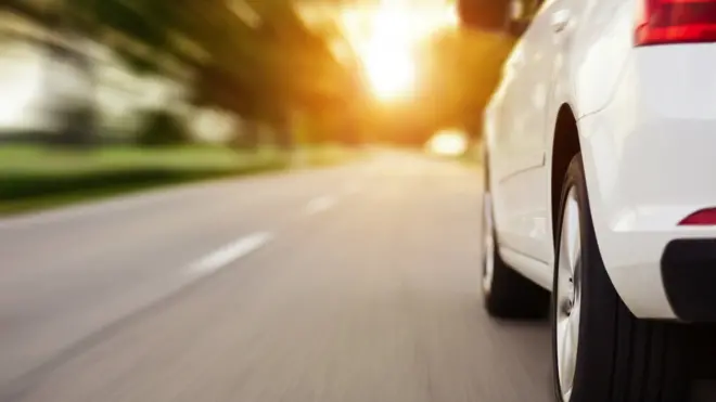 سيارة مسرعة