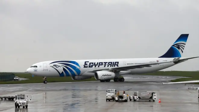 Самолет EgyptAir, выполнявший рейс MS804 из Парижа в Каир, упал в Средиземное море в ночь на 19 мая