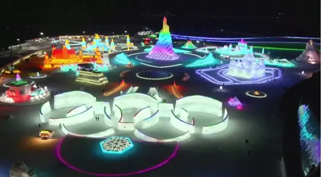 Ledeni grad u Kini – nikle skulpture od snega i leda u čast Zimskih olimpijskih igara