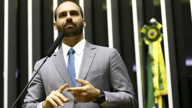 Deputado federal Eduardo Bolsonaro (PSL-SP) disse que poderá haver 'novo AI-5' caso a esquerda radicalize no Brasil