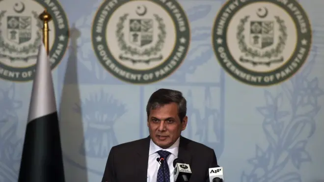 پاکستانی دفترِ خارجہ کے ترجمان نفیس زکریا کا کہنا ہے کہ 'پاکستان اور امریکہ کے معاملات نہ صرف دو طرفہ ہیں بلکہ خطے کے تناظر میں ہیں۔‘