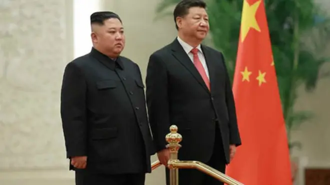 북한 노동신문은 10일 김정은 위원장의 4차 방중 사진을 지면에 보도했다