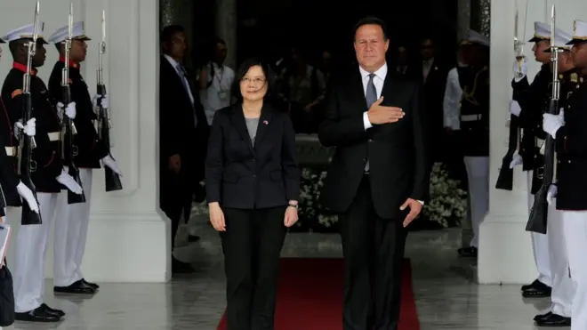 6月27日，台灣總統蔡英文出席巴拿馬運河拓寬竣工儀式後與巴拿馬總統胡安·卡洛斯·巴雷拉舉行會晤。